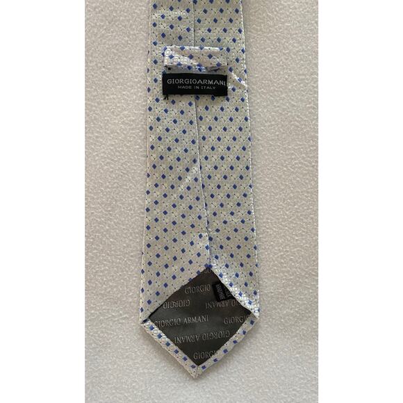 Giorgio Armani Men’s Necktie 100% Silk White W/Blue Diamonds Made In Italy EUC - Picture 3 of 4